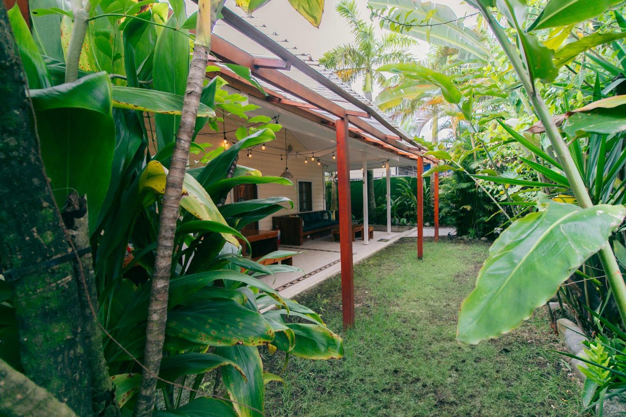 Pineapple House Hotel Bocas del Toro Buitenkant foto